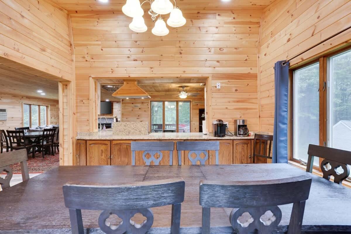 Relax In Blakeslee - Spacious 5Br Home With Bbq Exteriör bild